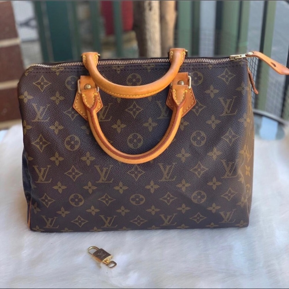 Authentic Louis-Vuitton speedy 30
